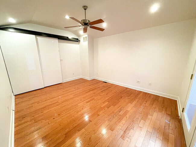 Building Photo - 215 Quince St