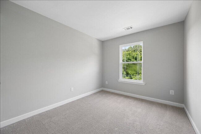Building Photo - 1004 Collindale Ave