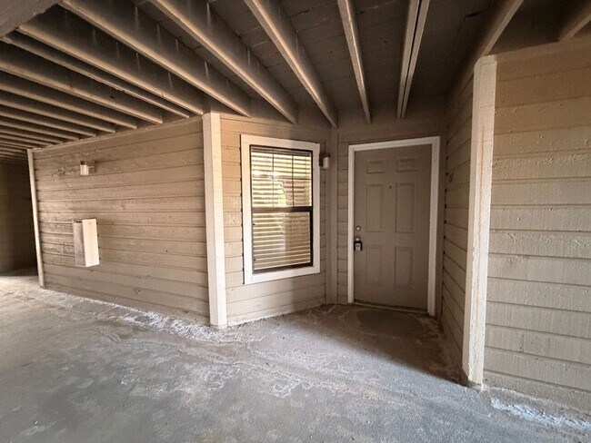 Building Photo - Perfect Package of Amenities