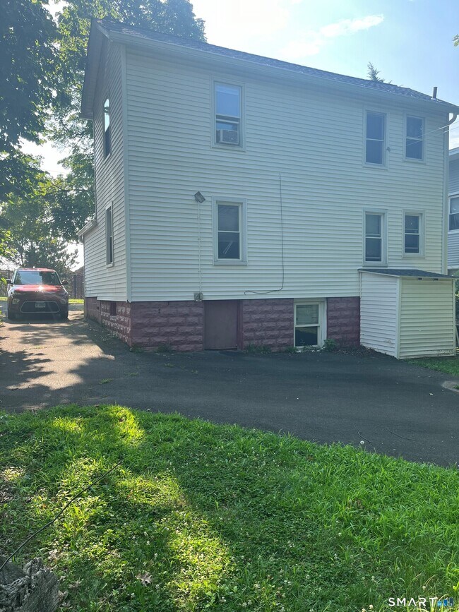 Building Photo - 168 Curtis St