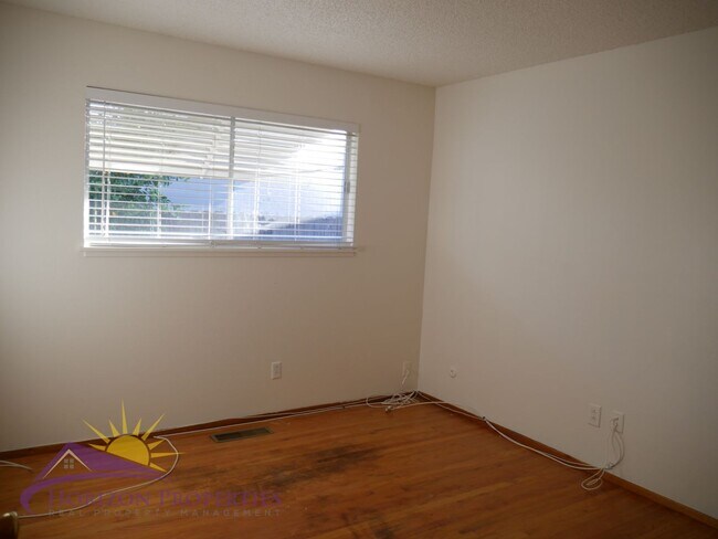 Building Photo - Bright 3 bed 2 bath 1,356 sq. ft. Single Family Home In Woodland