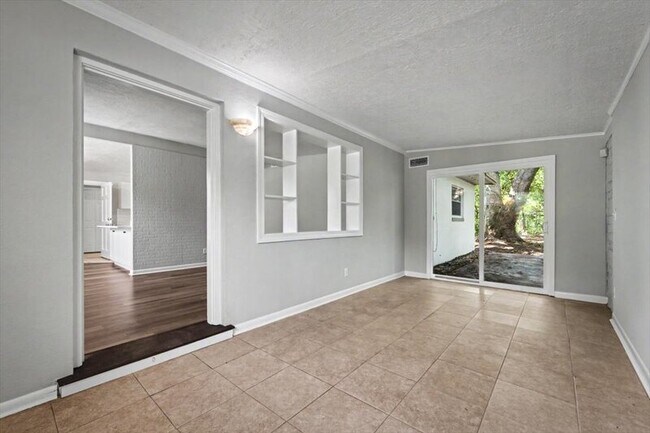 Building Photo - 7010 Arques Rd