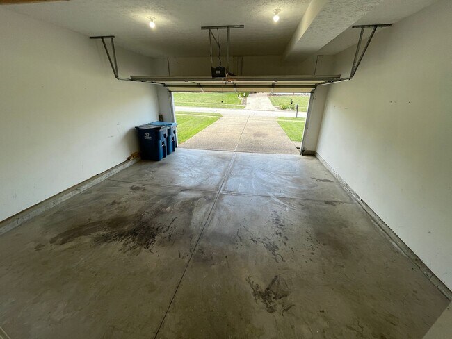 Building Photo - Amazing Home East Jefferson Co For Lease