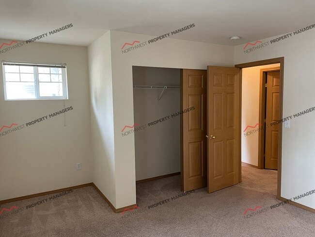 Building Photo - r95