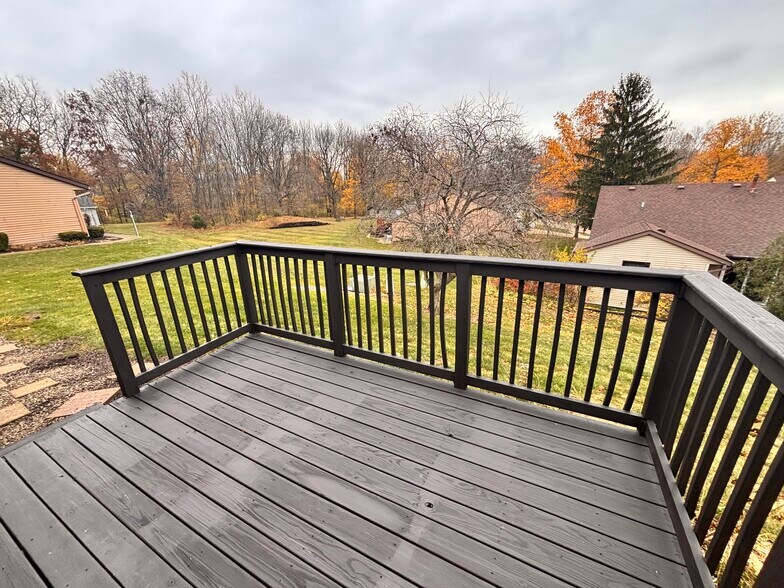 Building Photo - 710 S Shore Ct