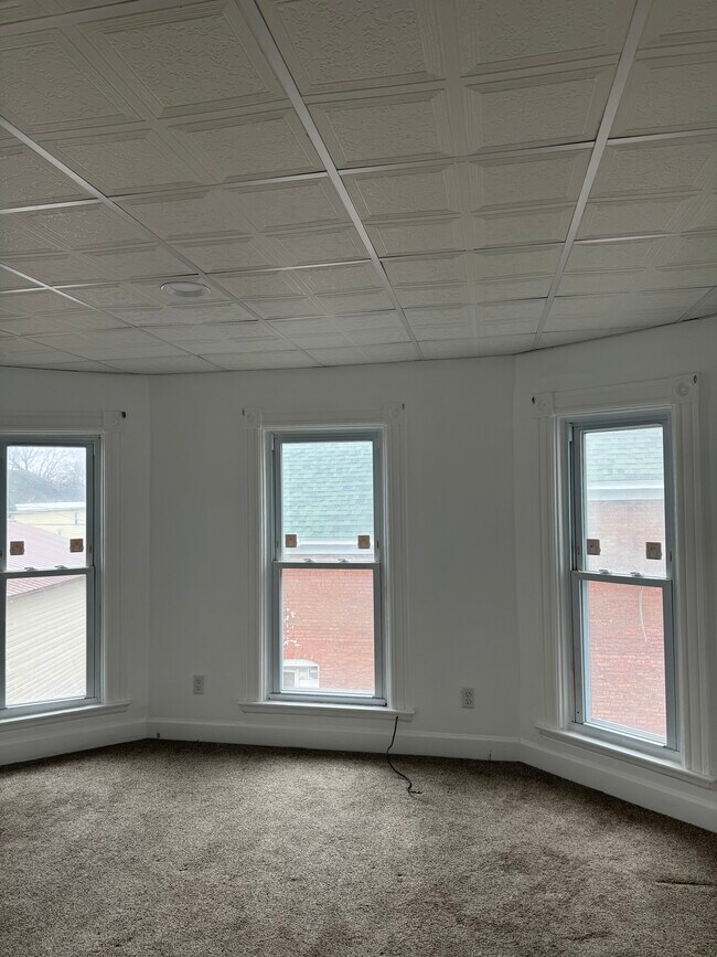 Building Photo - 1006 Academy St