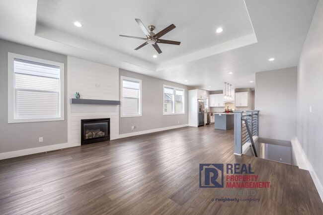 Building Photo - MOVE IN SPECIAL - Beautiful Brand New 6 be...