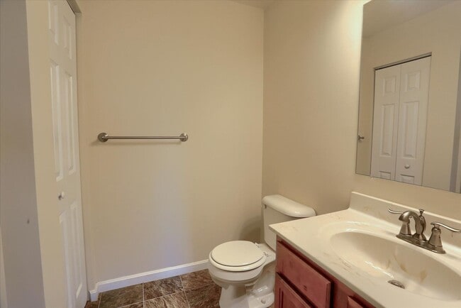 Building Photo - 35 Brook Side Dr