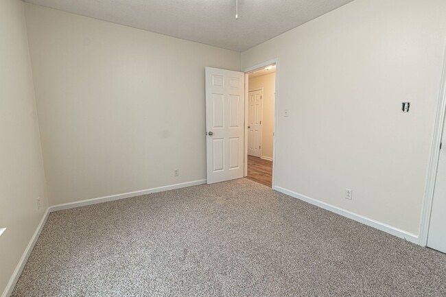 Building Photo - 1207 Hand Dr