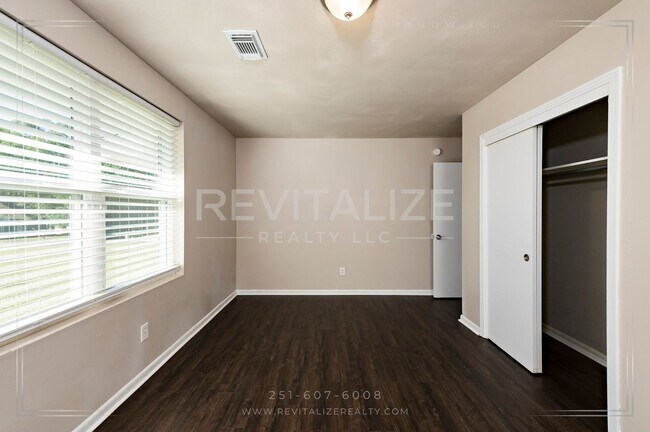 Building Photo - Beautifully Updated 4-Bedroom Home in West Mobile!