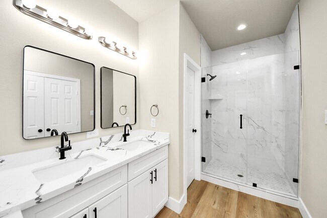 Building Photo - 5211 Amy St