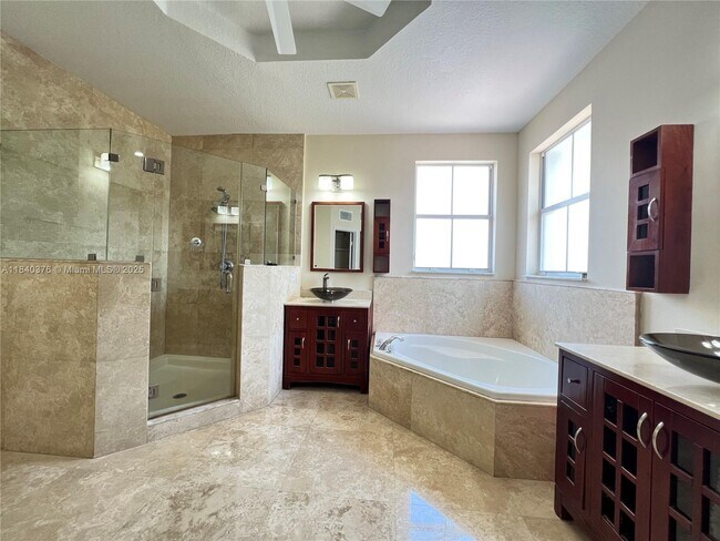 Building Photo - 8034 NW 111th Ct