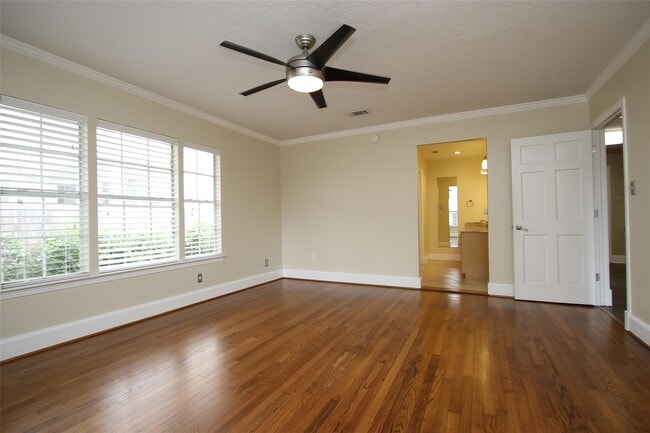 Building Photo - 1010 Louise St