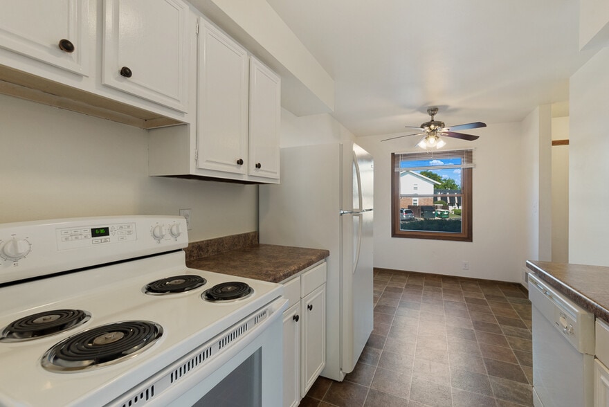 Building Photo - 8041 W Crawford Ave