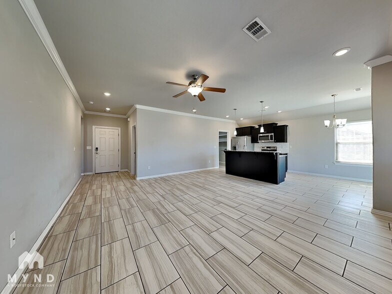 Building Photo - 480 Holly St