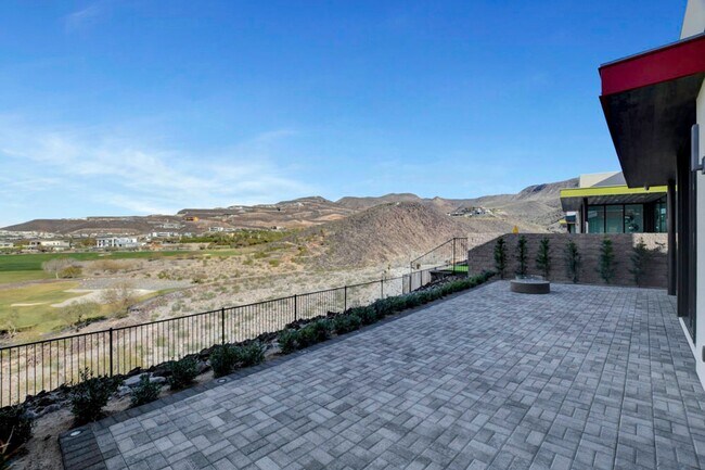 Building Photo - MacDonald Highlands Beauty With Awesome Views