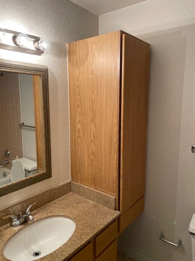 Building Photo - Lexington Place - 1134