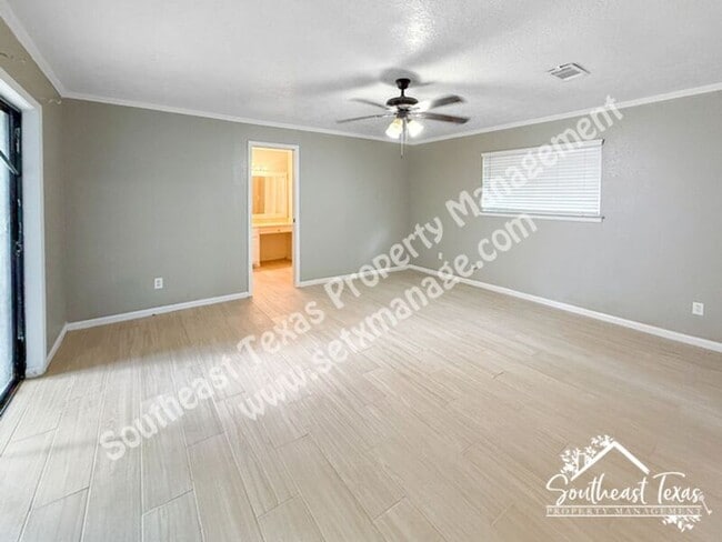Building Photo - 5180 Wildwood Dr