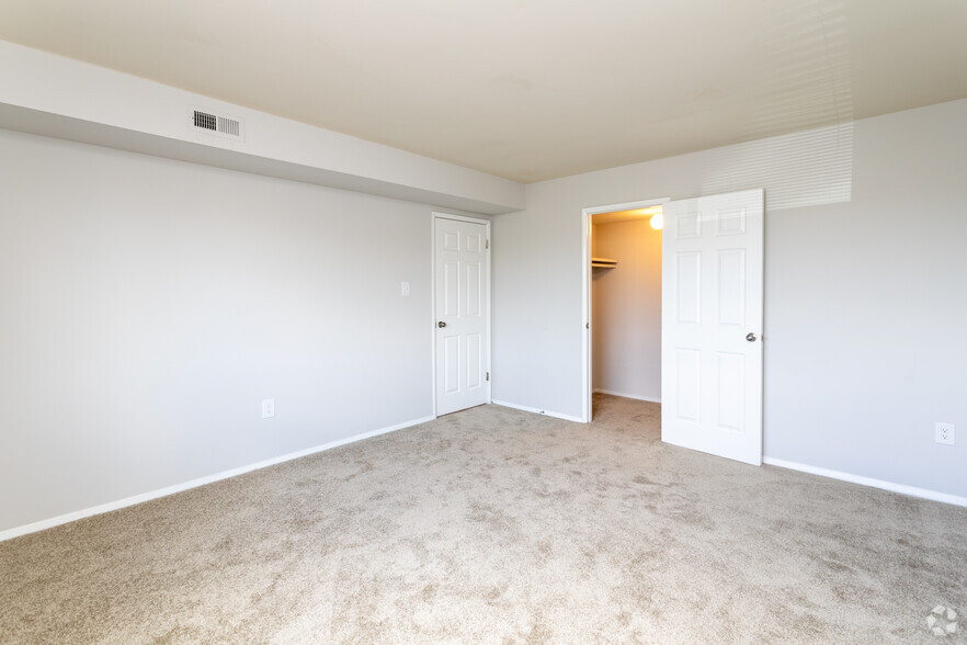 2BR, 1BA - 1034 SF - The BLVD at White Springs