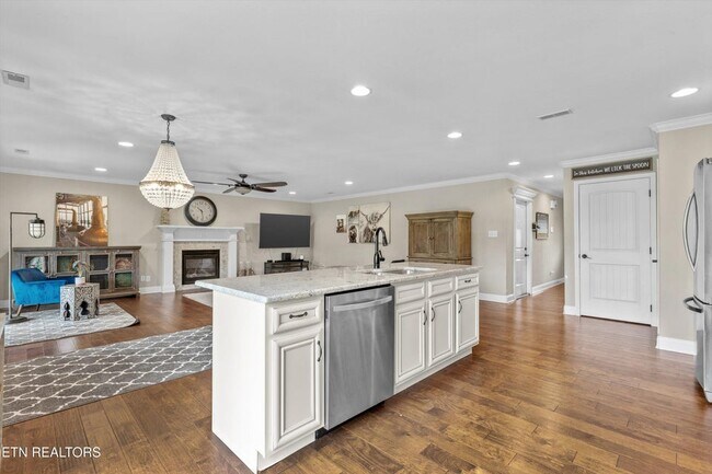 Building Photo - 1017 Brighton Dr