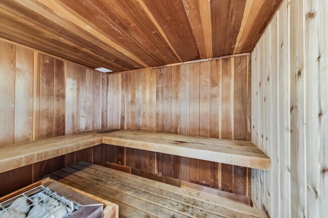 Building Photo - 3150 N Sheridan Rd