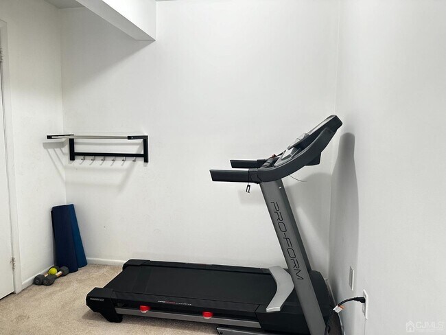 Building Photo - 107 Thoreau Dr