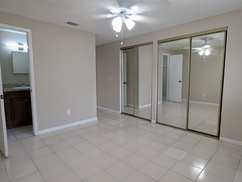 Building Photo - 5127 Acoma Ave