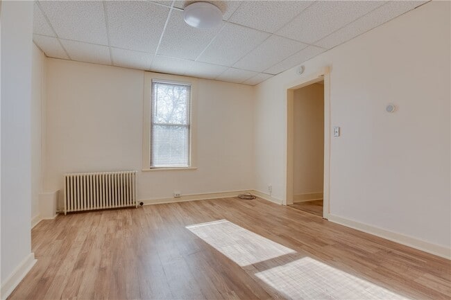 Building Photo - 4 Maple St