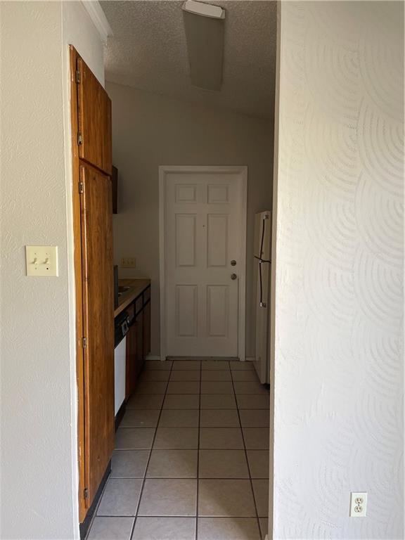 Building Photo - 8704 Pineridge Dr