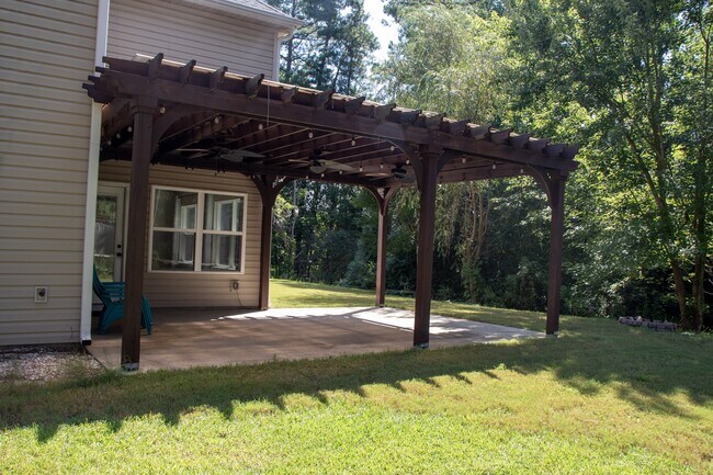 Building Photo - 1266 Coachman Way
