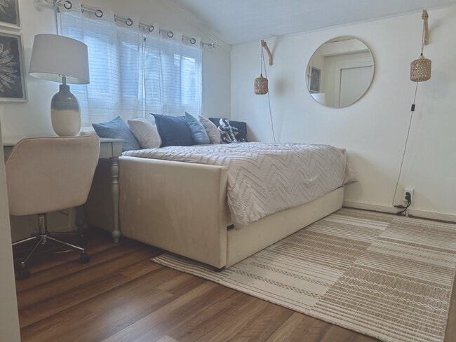 Building Photo - 218 19th St