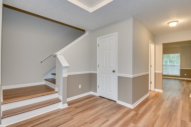 Building Photo - 7640 Pleasantville Way
