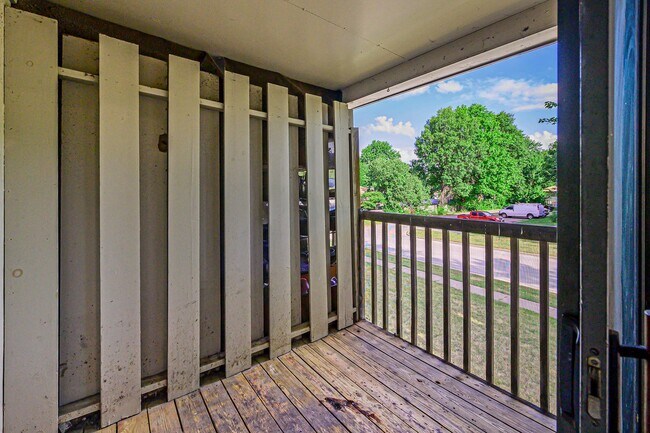 Building Photo - Charming 2-Bedroom Home in Olathe, KS – Pe...