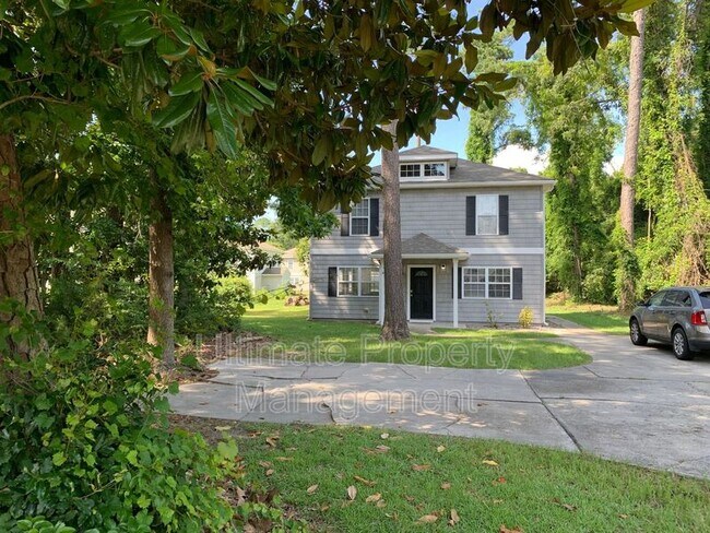 Building Photo - 3913 Wilshire Blvd