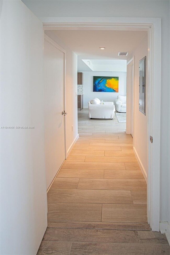 Building Photo - 1600 SW 1st Ave