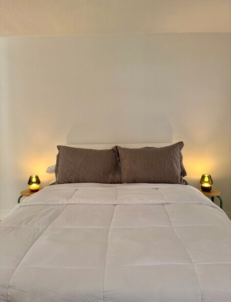 Building Photo - 911 NW 39th Ct