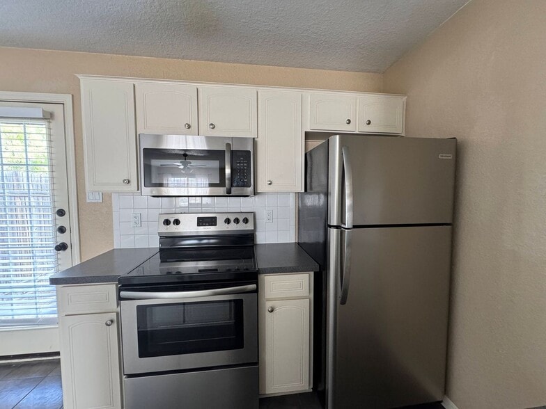 Building Photo - 1607 Dugger Cir