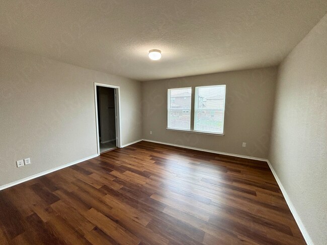 Building Photo - 10330 Gibbons Creek