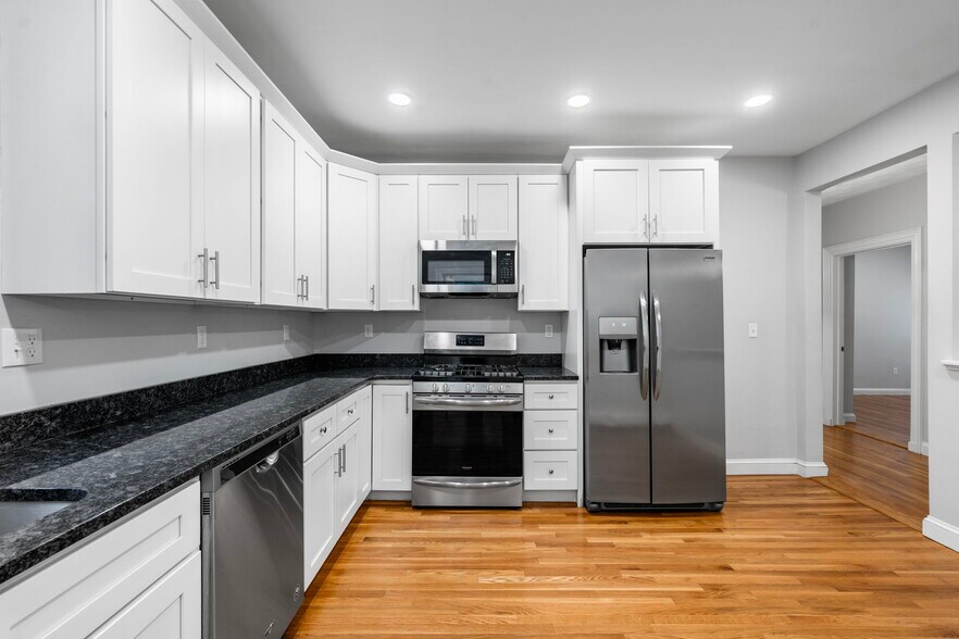 Building Photo - 1433 Cambridge St