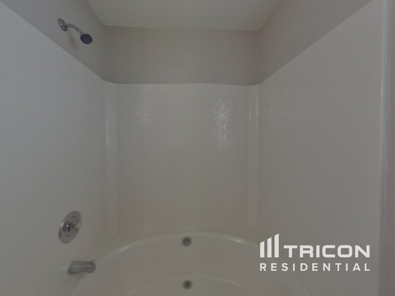 Building Photo - 6009 Brick Landing Dr