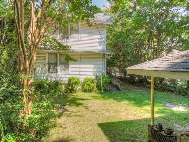 Building Photo - Charming 5BR/2.5BA Brick Bungalow in Vollintine-Evergreen