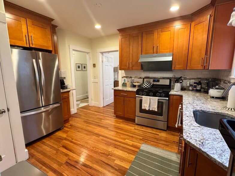 Building Photo - 27 Harriet St