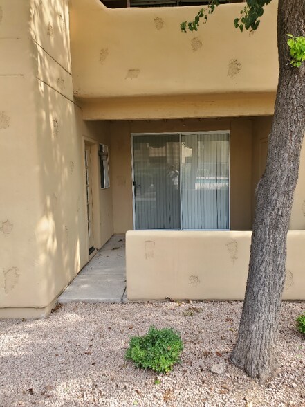 Building Photo - 1825 W Ray Rd