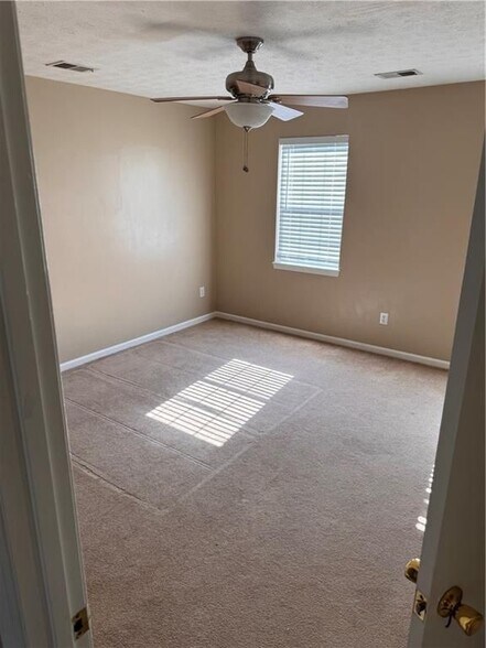 Building Photo - 6446 River Park Dr