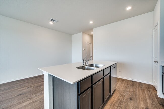 Building Photo - 7024 Vining Dr