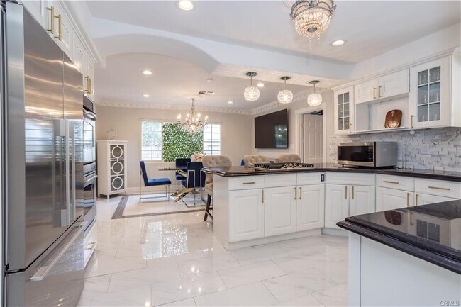 Building Photo - 18834 Devonshire St