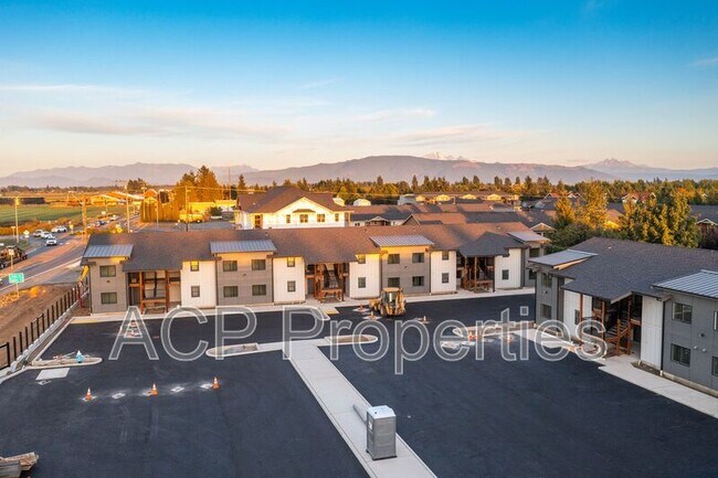 Building Photo - 665 E Badger Rd