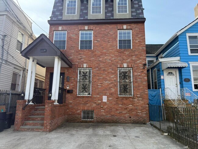 Building Photo - 49 Belmont Ave