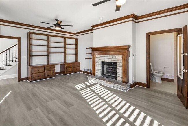 Building Photo - 2910 Emerald Dr
