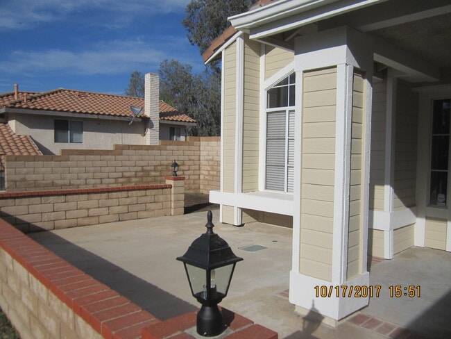 Building Photo - CANYON CREST GORGEOUS SINGLE STORY